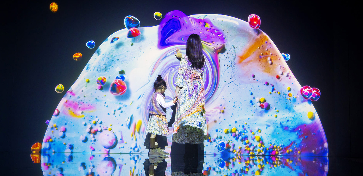 sjm-naked-ocean-exhibition-fluid-wall